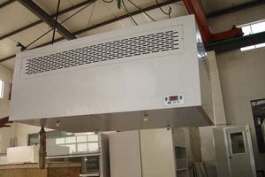 潔凈層流罩有風(fēng)機內(nèi)裝和風(fēng)機外接兩種，安裝方式有懸掛式和落地支架式兩種
